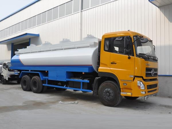 Xe bồn chở xăng dầu